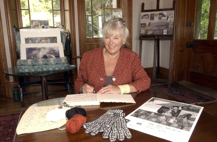 alynejones postcardportrait 2009VSEX